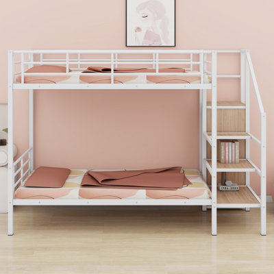 Lit superposé en métal avec garde-robe