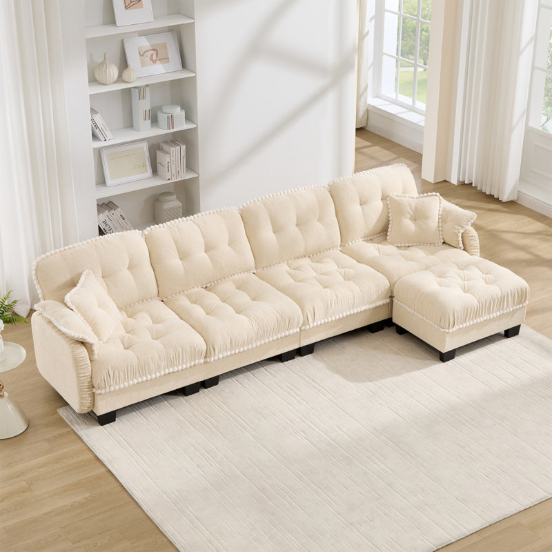 Canapé en forme de L en chenille avec 4 coussins, repose-pieds mobile et garniture capitonnée matelassée de conception ergonomique, canapé à assise profonde facile à assembler pour le salon, le bureau, un appartement, beige crème