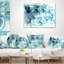 Coussin décoratif bleu clair à motif floral fractal