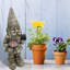 Figurine Dorothy avec pot de fleur et pelle