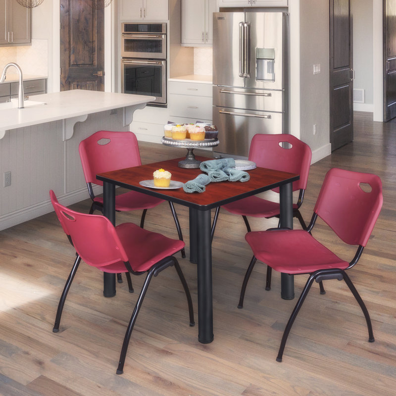 Plateau de table Kee Square, 4 chaises empilables, H 36 po x l 29 po x P 29 po, Noir, Cerisier