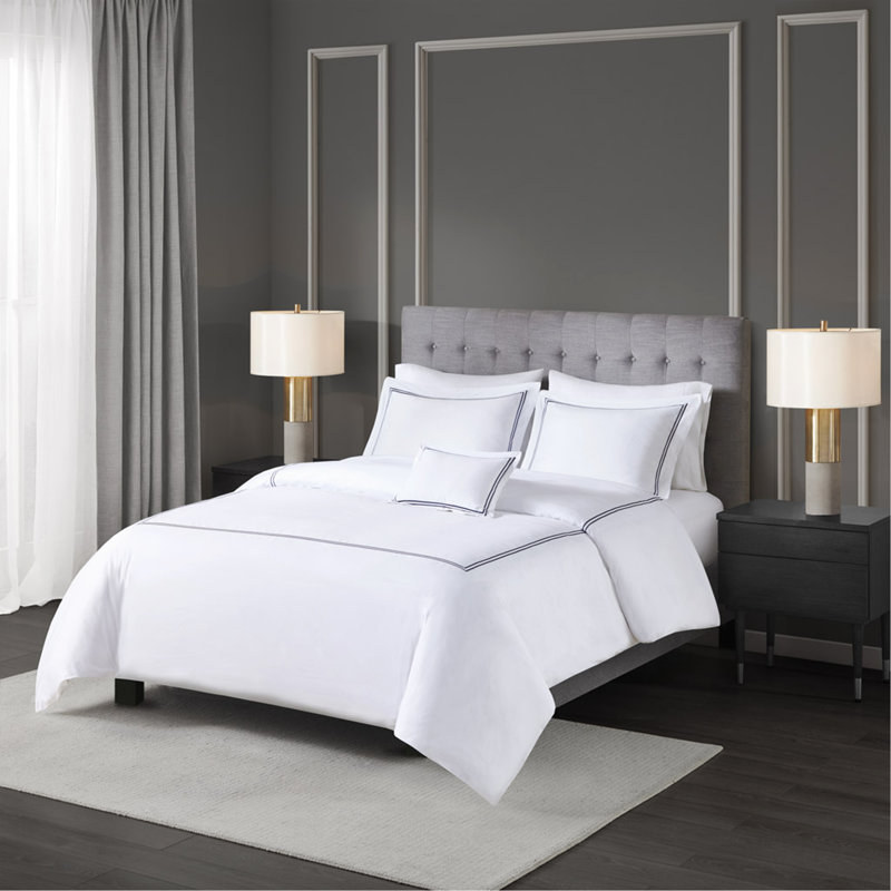 Ensemble d'édredon brodé en satin de coton 100% très grand / très grand californien, Blanc / Bleu marine