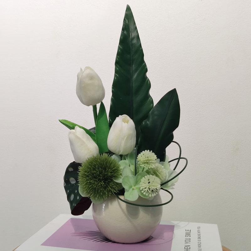 Décoration florale simulée