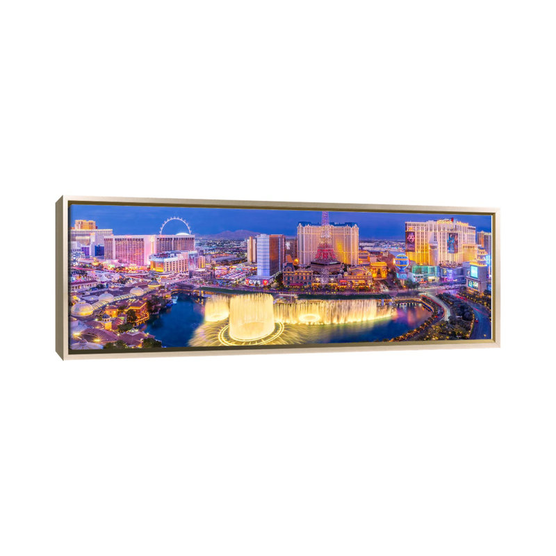 Las Vegas Night Panoramic - impression d'art mural, Champagne, Reproduction encadrée sans passe-partout, H 24 po x l 72 po