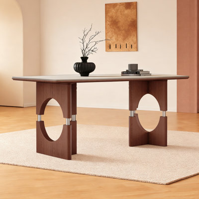 Table de salle à manger au design unique