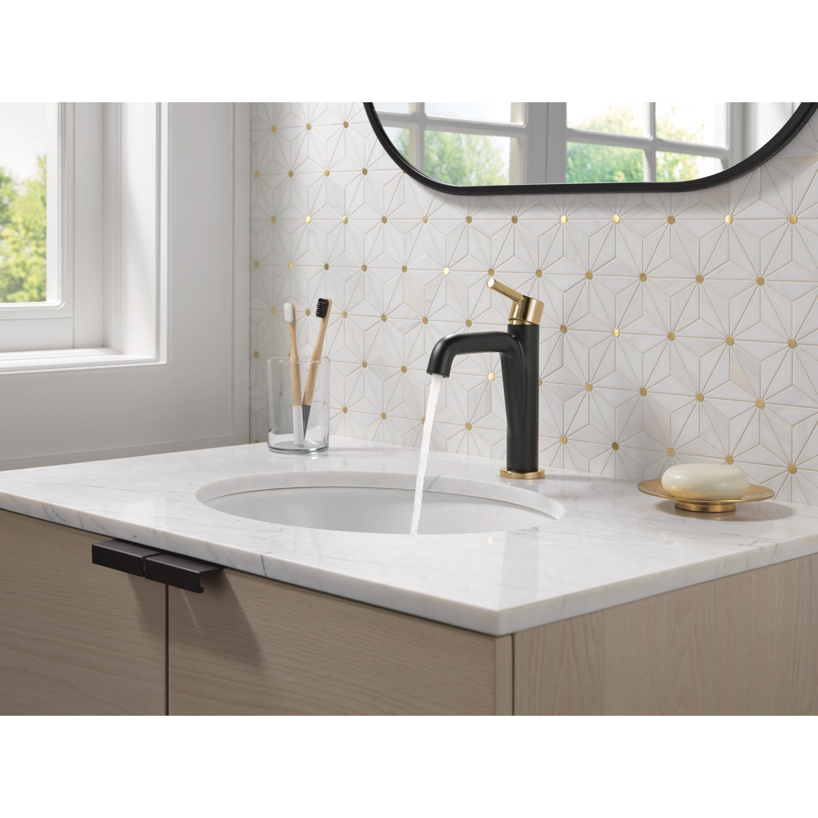 Nicoli Single-Hole Bathroom Faucet with Drain, Matte Black/Champagne Bronze