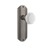 Deco Plate with Waldorf White Milk Knob