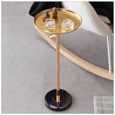 Table d'appoint à hauteur ajustable dorée et marbre pour la présentation et le rangement, parfaite pour la maison et le bureau