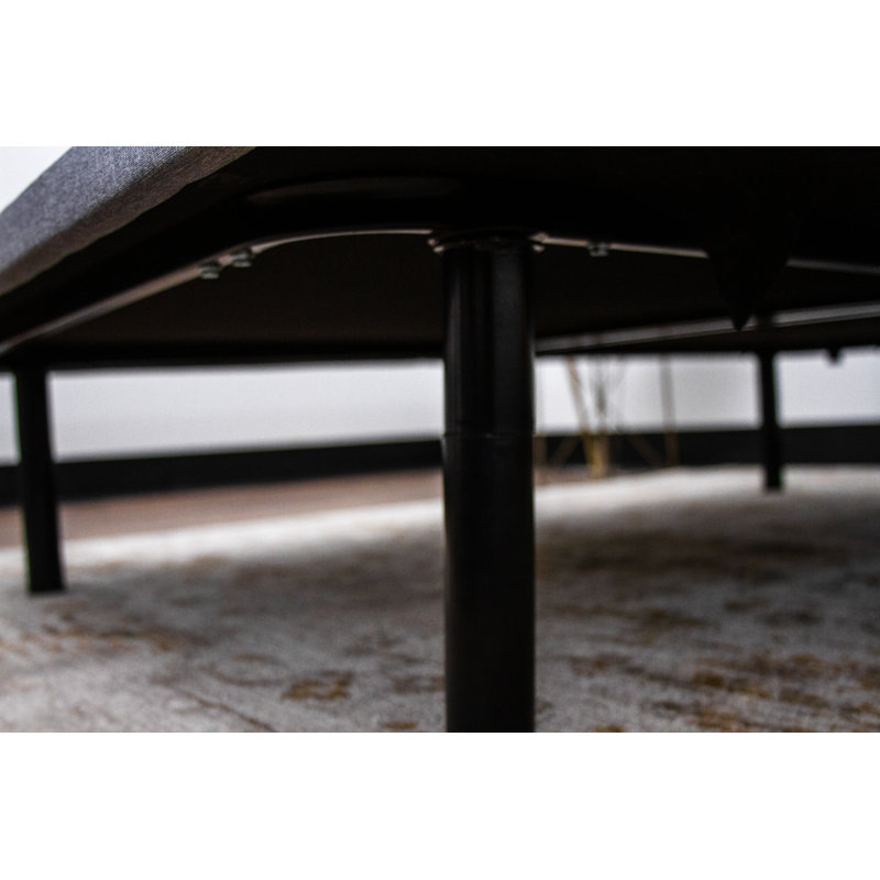 Structure de lit tapissier Vetra avec structure en acier et pieds à hauteur réglable, Très grand simple