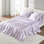 Lit simple en satin - Rides - Élégance. Convient aux matelas de 16 po ou moins. Comprend 1 drap plat et 4 taies d'oreiller ajustées. Lisse, pour les cheveux... Draps 100% luxueux. Confortable.