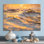 Coucher de soleil doré reflété sur l'eau - vagues murales côtières