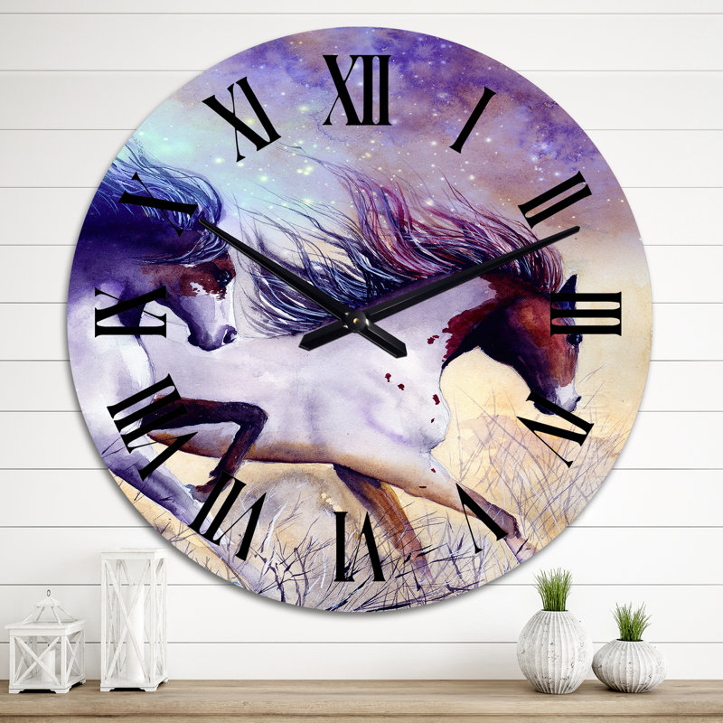 Deux chevaux qui courent avec des nuages de poussière - Horloge murale traditionnelle, Surdimensionné