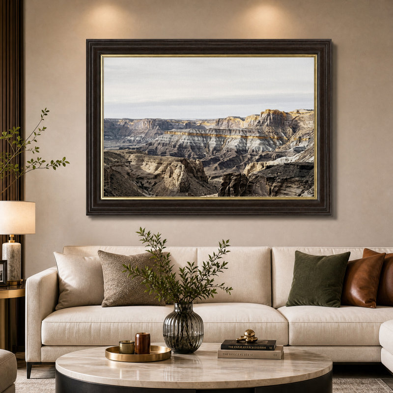 Tableau sur toile représentant un paysage de canyon stratifié avec des formations rocheuses striées, 16"H x 24"W
