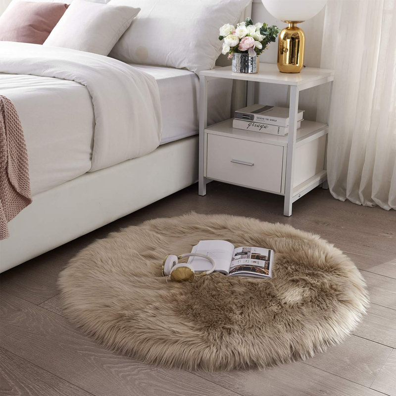 Maeliyah Faux Sheepskin Indoor Rug, Round 5'
