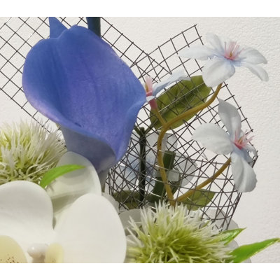 Décoration florale simulée