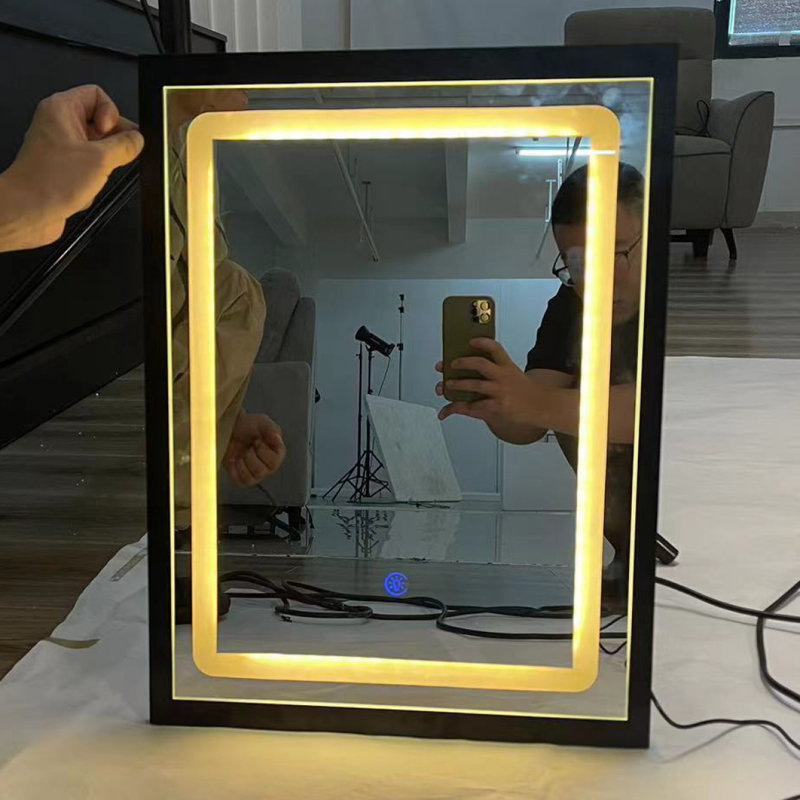 Miroir à DEL 918S de petite taille à contrôle tactile coulissant de 16 po x 21 po, tricolore, luminosité réglable en noir