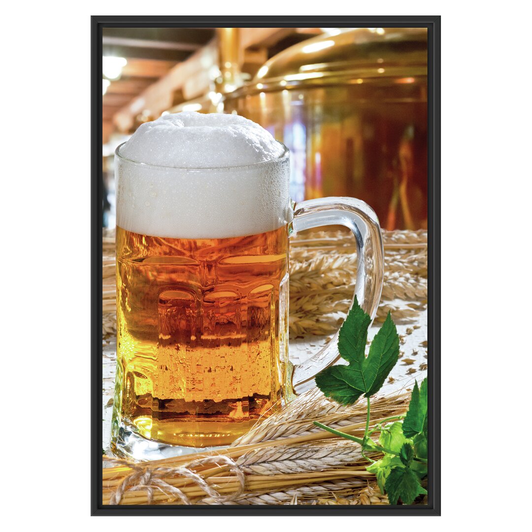 Gerahmtes Wandbild frisches Bier mit Hopfen