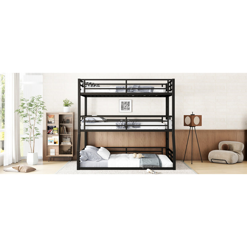 Lit superposé triple en métal noir de taille double / double au-dessus d'un grand lit, coffre-fort et espace pour les espaces de vie des colocataires dans des maisons de vacances partagées avec grand lit, avec réduction du bruit