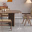 ensemble de table de salle à manger en bois massif de style luxueux clair-108071872