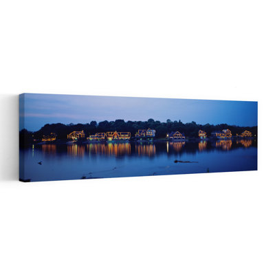 Boathouse, rangée allumée au crépuscule, Philadelphie, Pennsylvanie, États-Unis, art mural traditionnel tranquille, architecture abstraite, nature