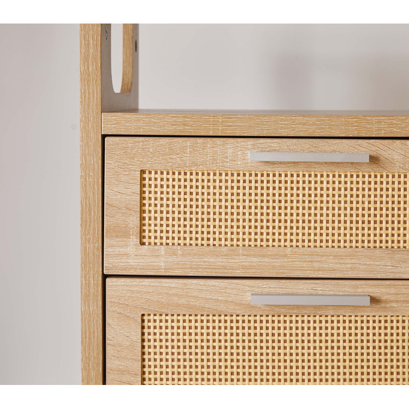 Ensemble de 2 tables de chevet modernes avec 2 tiroirs chacune, finition en bois naturel, poignées dorées et rangement coulissant pour l'organisation de la chambre à coucher.