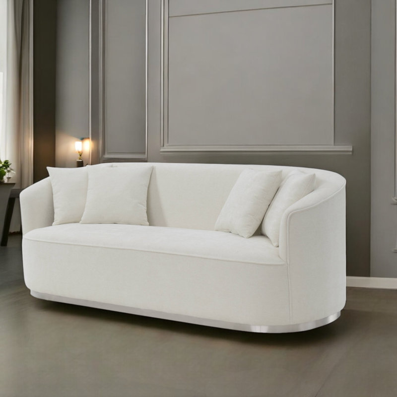 Canapé Odette en chenille beige avec 4 coussins