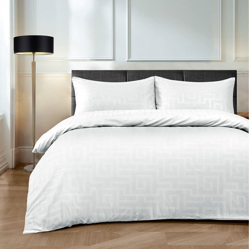 Polyester Solid Colour Duvet Cover Set with Pillowcases Included, White