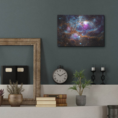 «Cosmic Winter Wonderland», art mural en métal