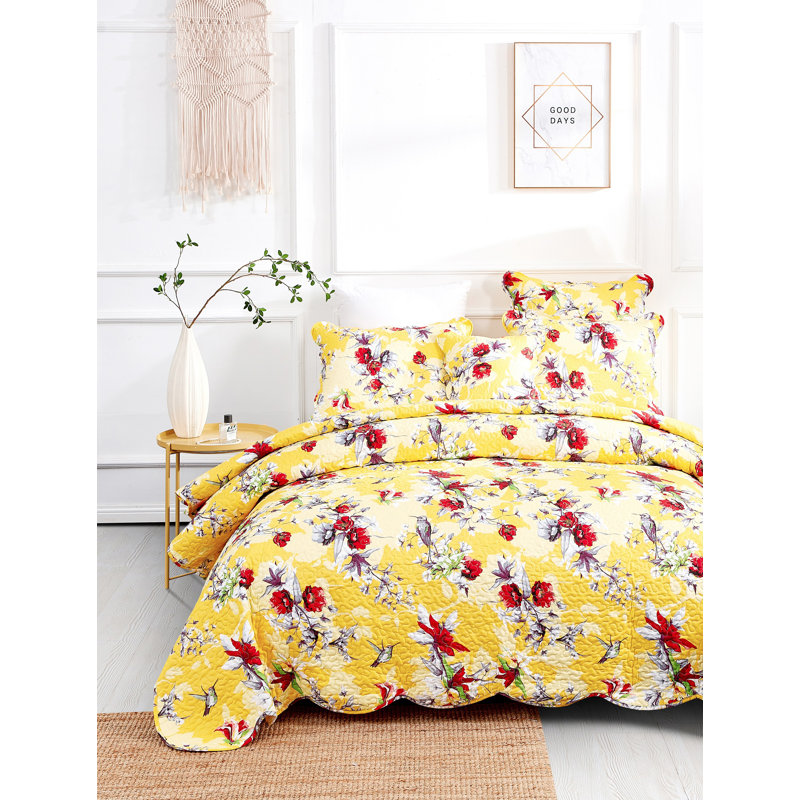Polyester Floral Quilt Set, King Quilt + 2 Shams