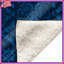 Couvertures bleues à motif orné-128733037
