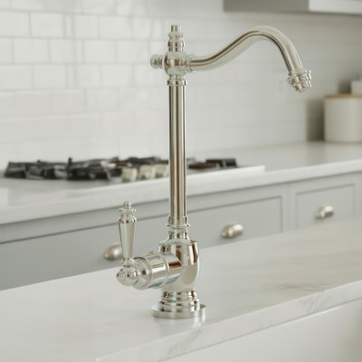 Robinet d'eau chaude instantané avec bec traditionnel Whitehaus