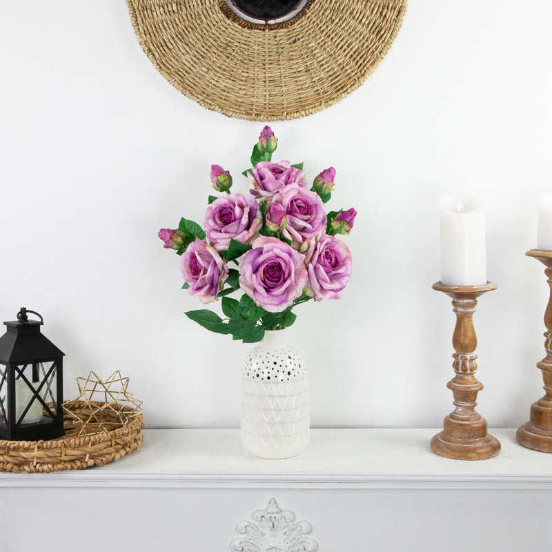Toucher les tiges artificielles roses, Mauve