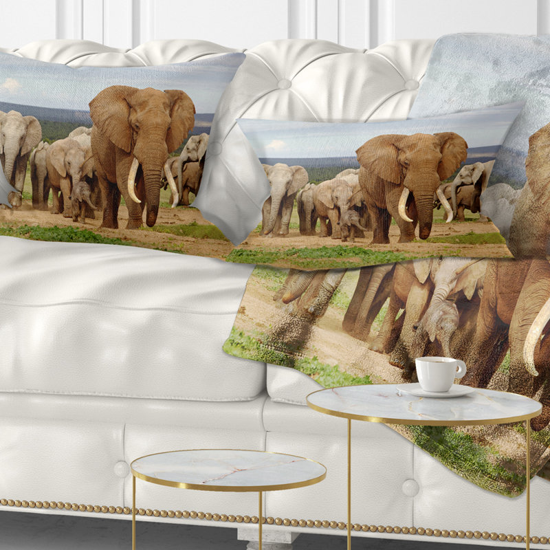 Grand livre d’éléphant en coussin lombaire