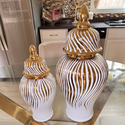 Vase en céramique blanc avec gingembre