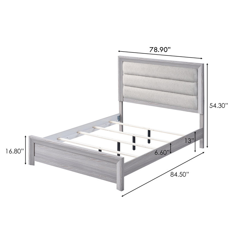 Très grand lit à panneau de style contemporain, avec finition en bois flotté, tête de lit Channel et teinte gris neutre avec revêtement
