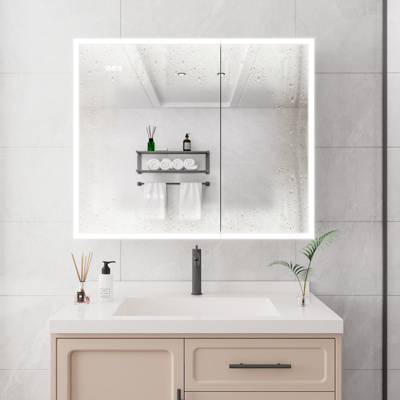 Armoire à pharmacie polyvalente avec des fonctionnalités avancées pour une expérience de salle de bain moderne et fonctionnelle.