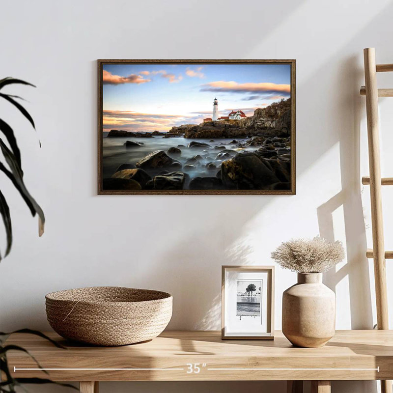 Coucher de soleil sur le phare de Portland, 19 po x 13 po, Cadre flottant noyer