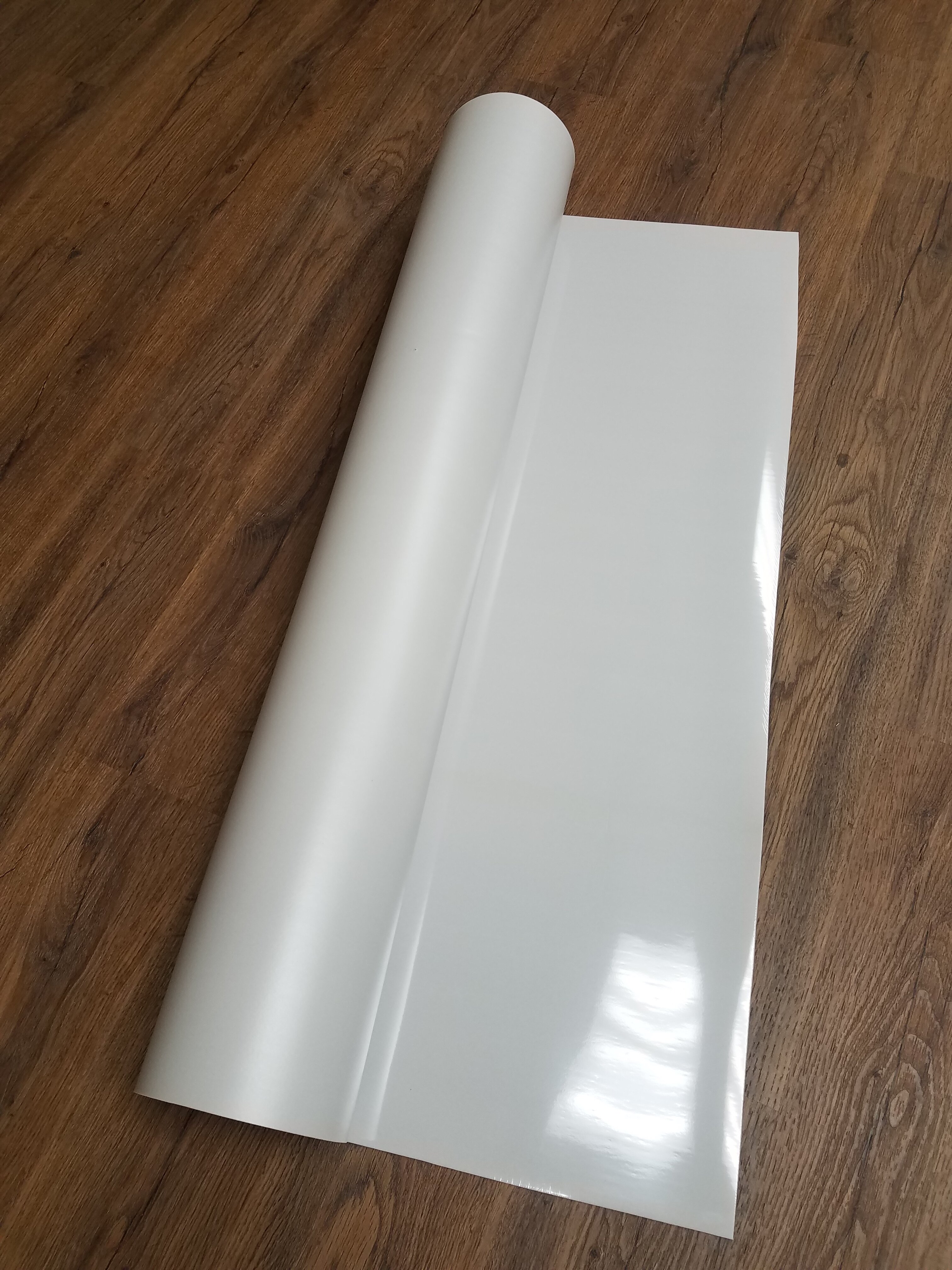 white vinyl flooring roll