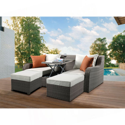 Canapé d'extérieur Salena en tissu beige et osier gris avec 2 coussins et 2 repose-pieds