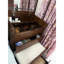 Bureau de coiffeuse en noyer avec miroir rabattable et commode spacieuse avec rangement et tiroirs-131095882