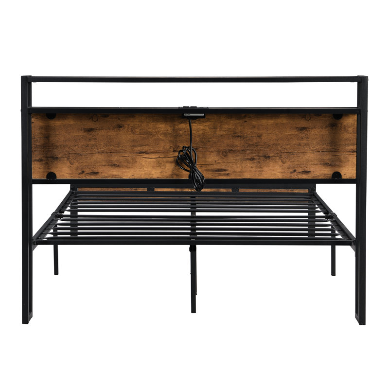 Lit plateforme en métal avec tête de lit en bois et douille, sommier non requis, généreux sous rangement, assemblage silencieux, cadre et cordon pleine grandeur noir / brun, sans demande, grand espace, simple