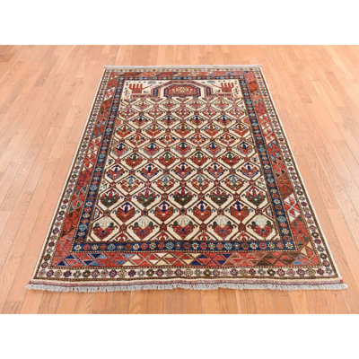 Tapis oriental huître 4 pi 10 po x 6 pi 5 po blanc Ersari avec motif shirvan de race blanche antique, teintures végétales, noué à la main, 100% laine