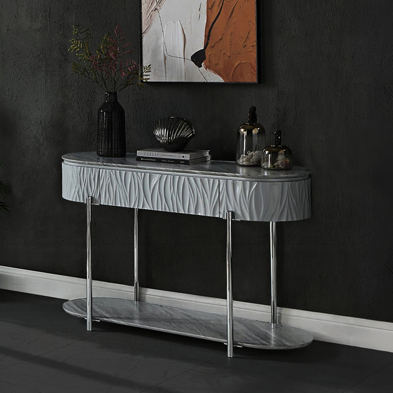 Chic table ovale grise brillante avec détails en métal et pieds de rangement élégants