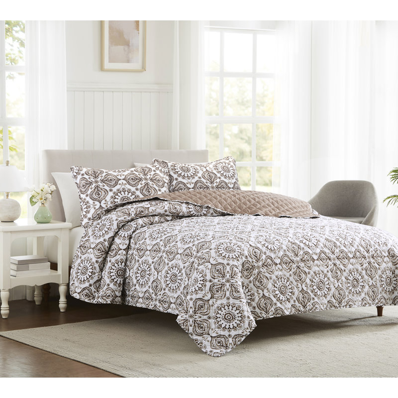 Medallion Tan Quilt With Shams, Queen Quilt + 2 Standard Shams