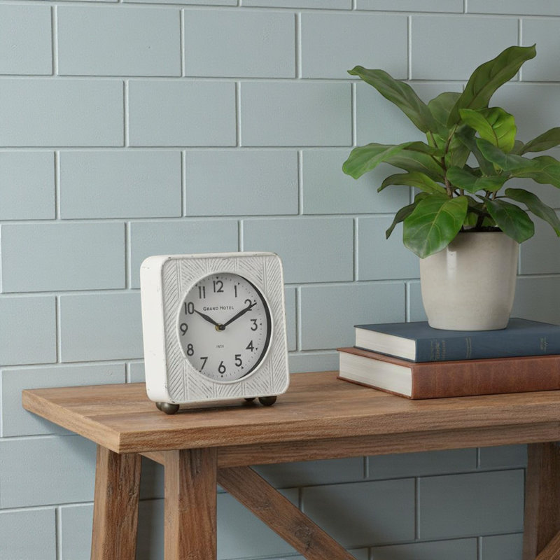 Horloge de table carrée 9 "en fer blanc