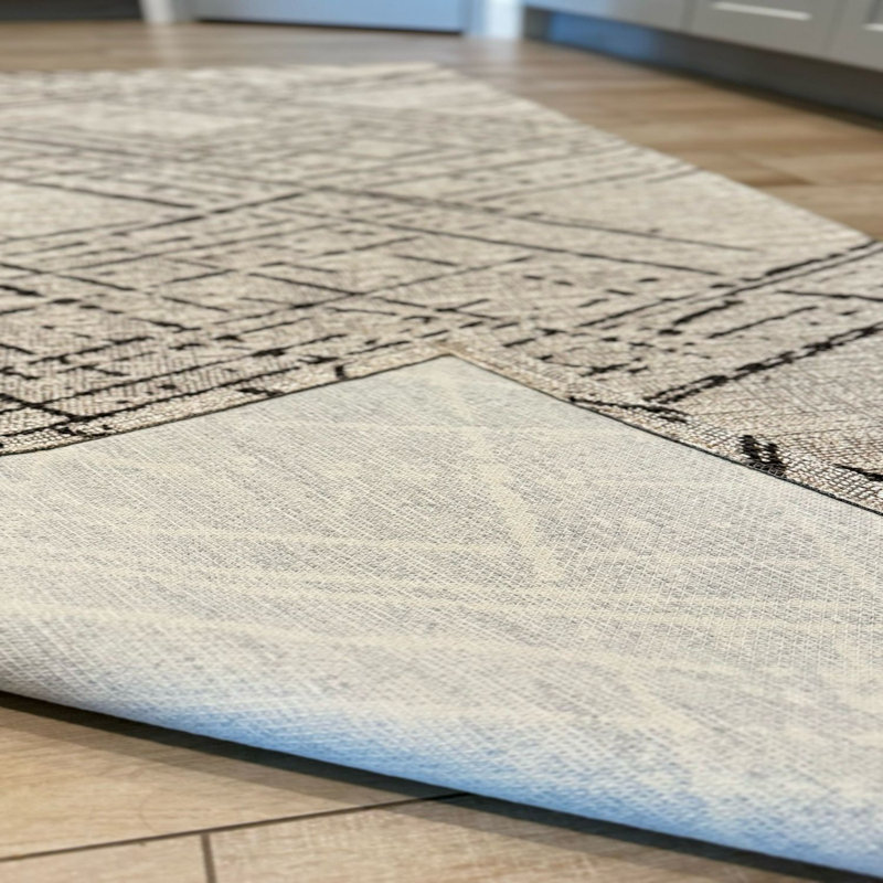 Tapis Latreva, Rectangle 5 pi 3 po x 7 pi 6 po