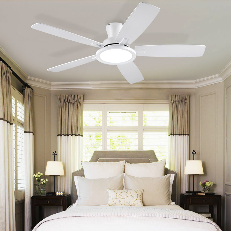 Ventilateur de plafond encastré moderne de 52 po avec lumières et télécommande, réversible et 5 pales à double face, Blanc