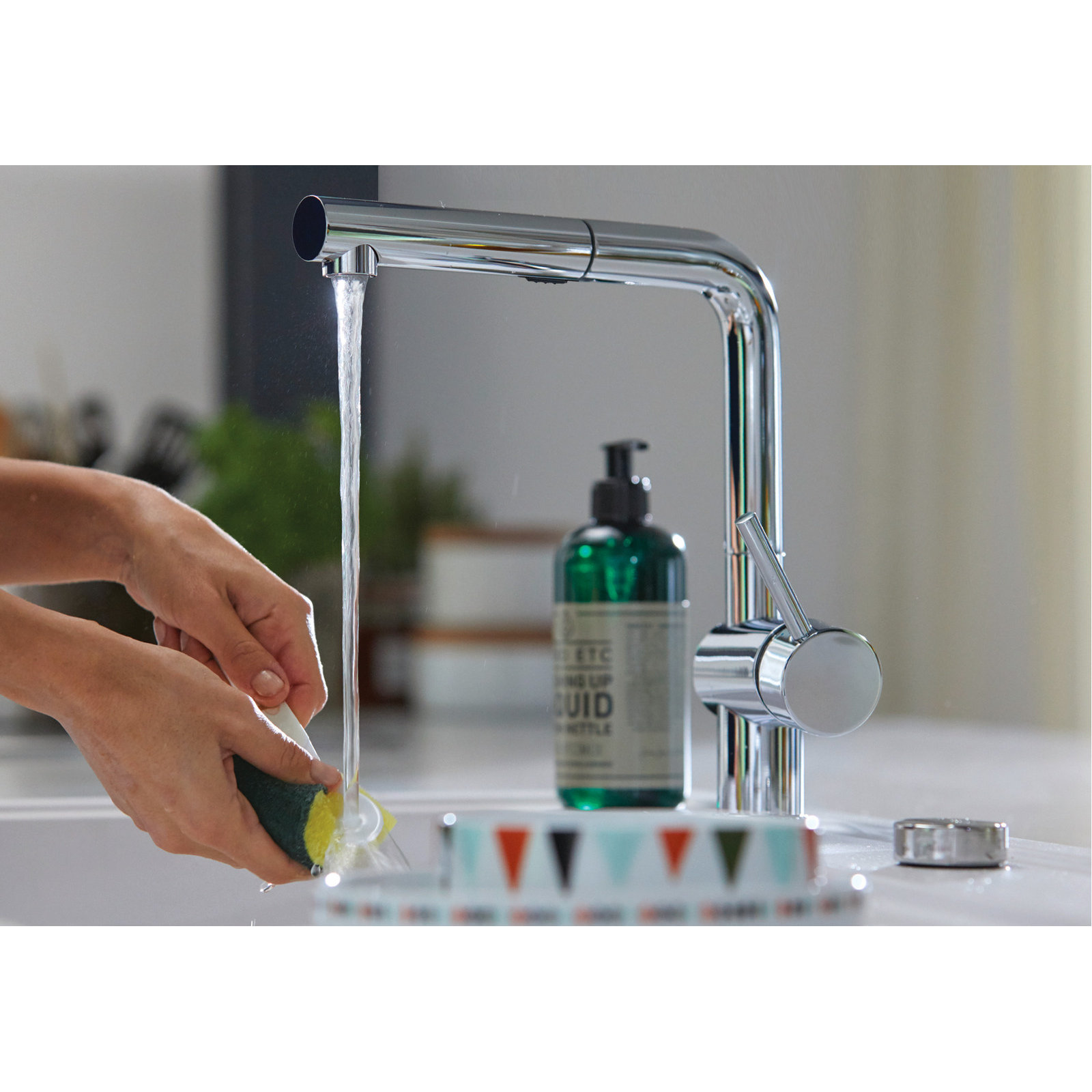 Linus Low Arc Pull-Out Dual-Spray Kitchen Faucet, Chrome