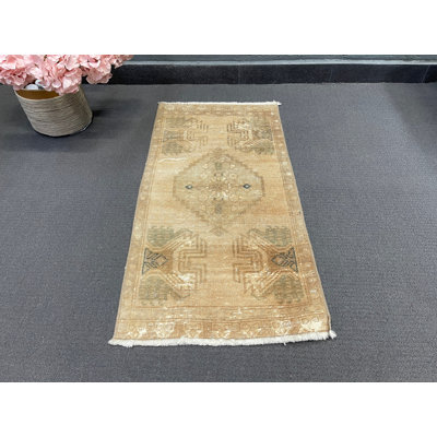 Tapis beige en laine à motif patchwork rétro 19,3 x 37,8 po