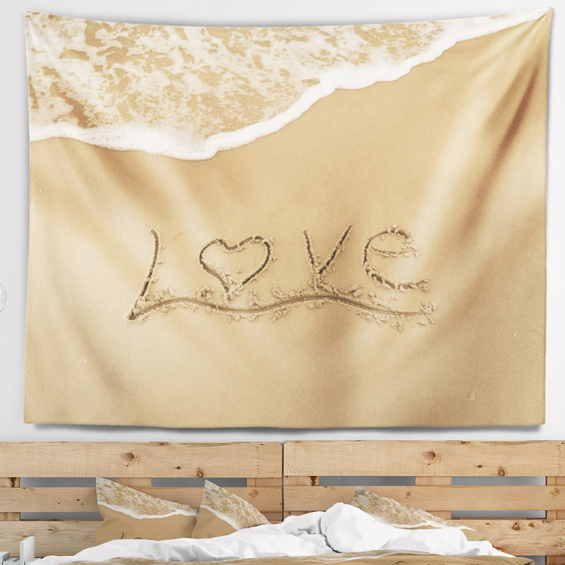 «Seashore Love» écrit sur une tapisserie «Sandy Seashore», H 32 po x l 39 po